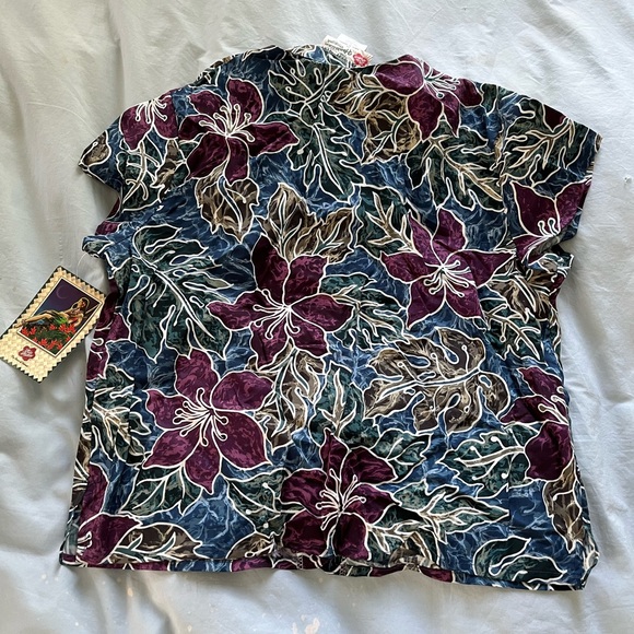 NWT: The Hawaiian Original women’s button up T shirt - Picture 6 of 8